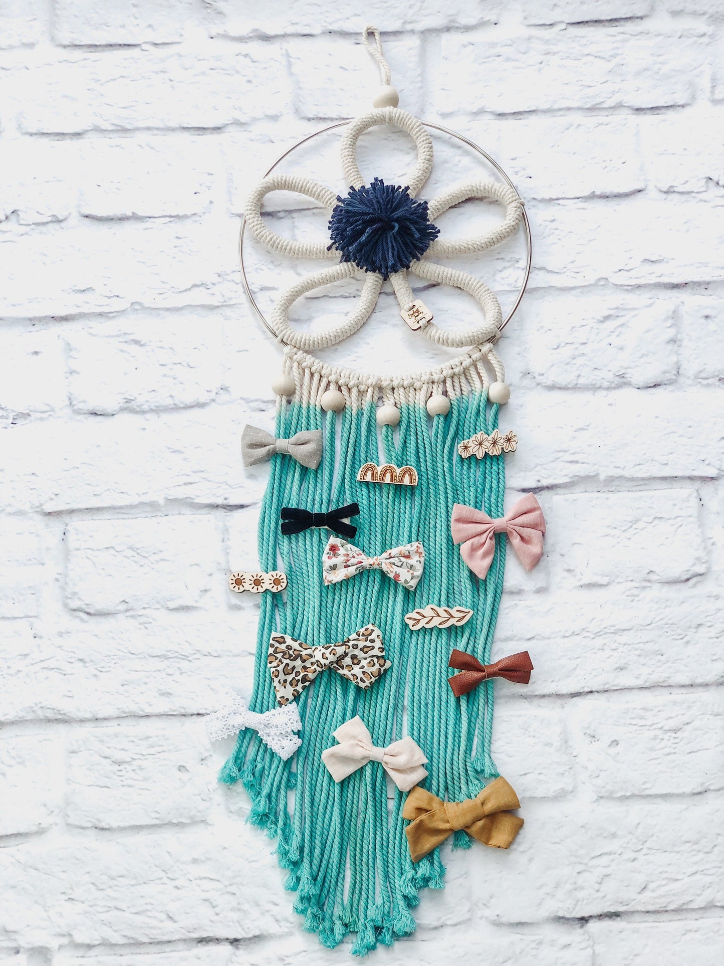 daisy wall hanging / hair bow holder